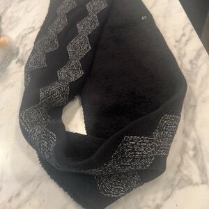 Ivivva Black Girls Knit Infinity Scarf Lululemon fleece lined OS